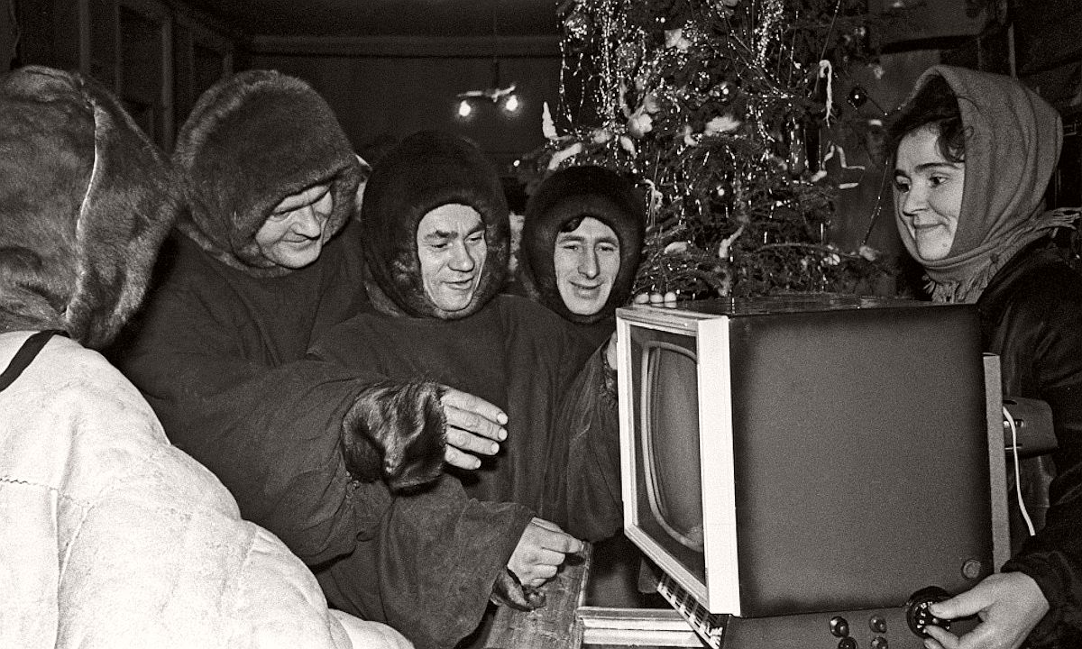 ussr-vintage-new-years-eve-in-soviet-russia-07