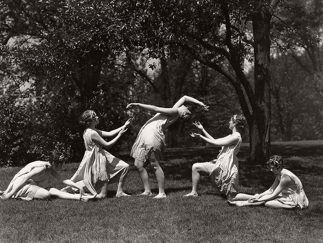 vintage-group-photos-of-dancing-girls-1910s-1930s-02