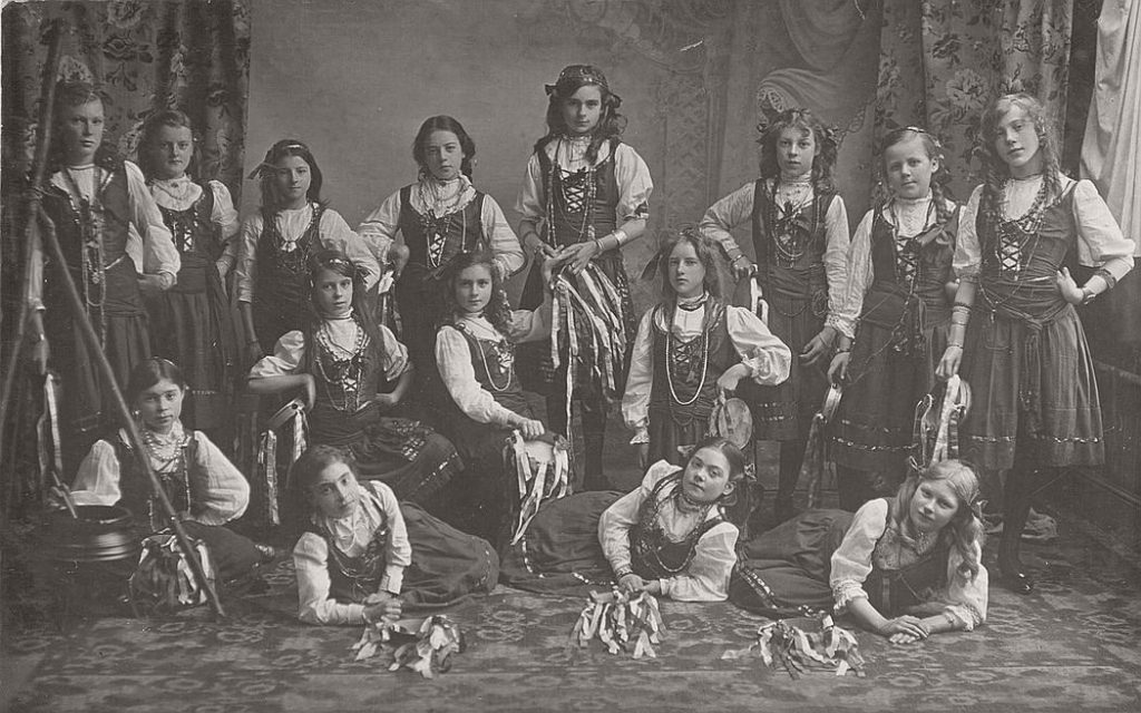 Vintage group. Танец 1910. Girls Group 1910's. Gypsy Dance of a Gypsy Soul. Costumer Society.