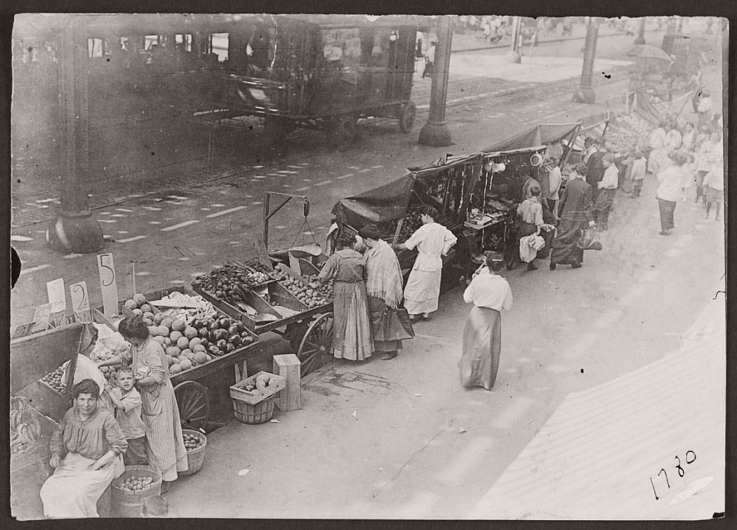 vintage-pushcart-markets-in-new-york-early-20th-century-1900s-01