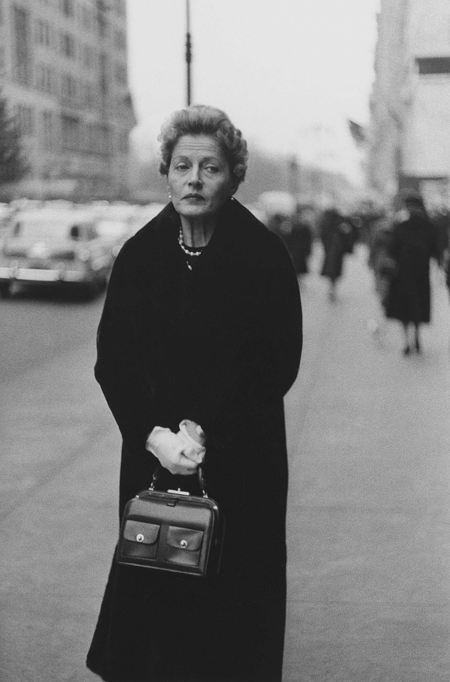 Diane Arbus, Woman with white gloves and a pocketbook, N.Y.C., 1956.