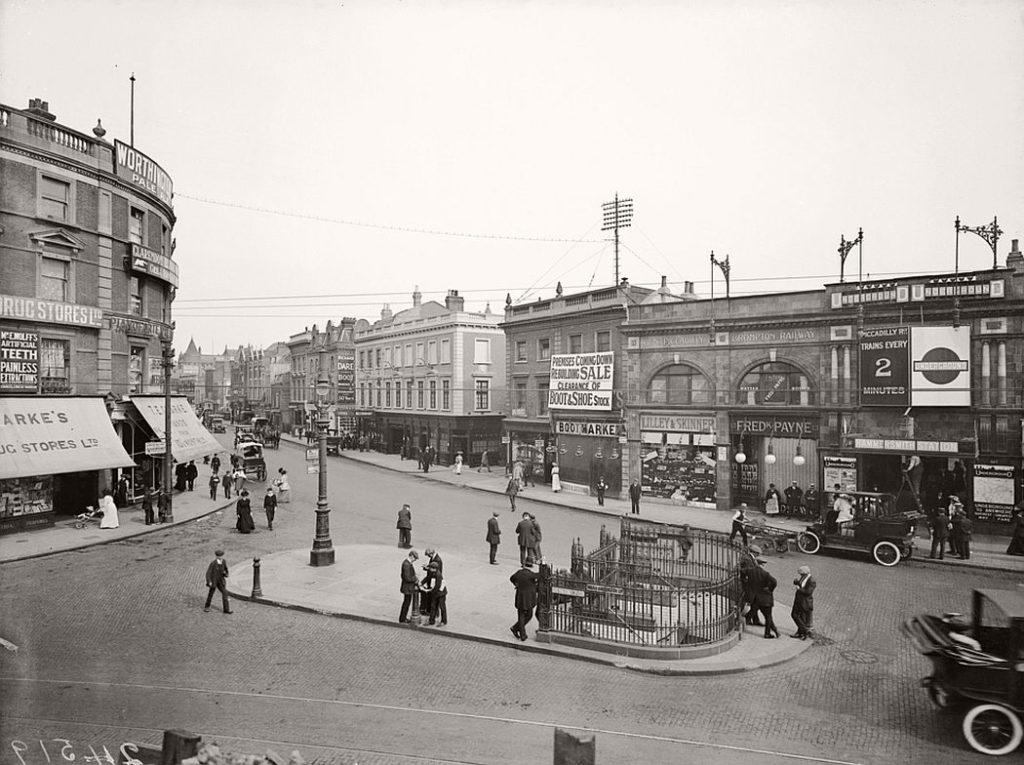 Vintage: Early Days of the London Underground | MONOVISIONS - Black ...