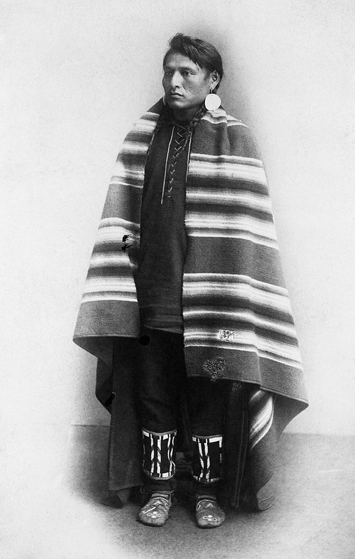 Blackfoot man in blanket, 1886-89