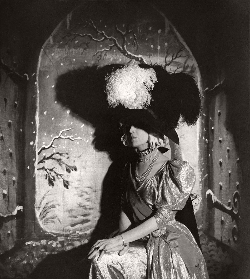 The Countess of Pembroke acting in Beaton’s musical “Heil Cinderella” 1939 © Cecil Beaton Archive, Sotheby’s