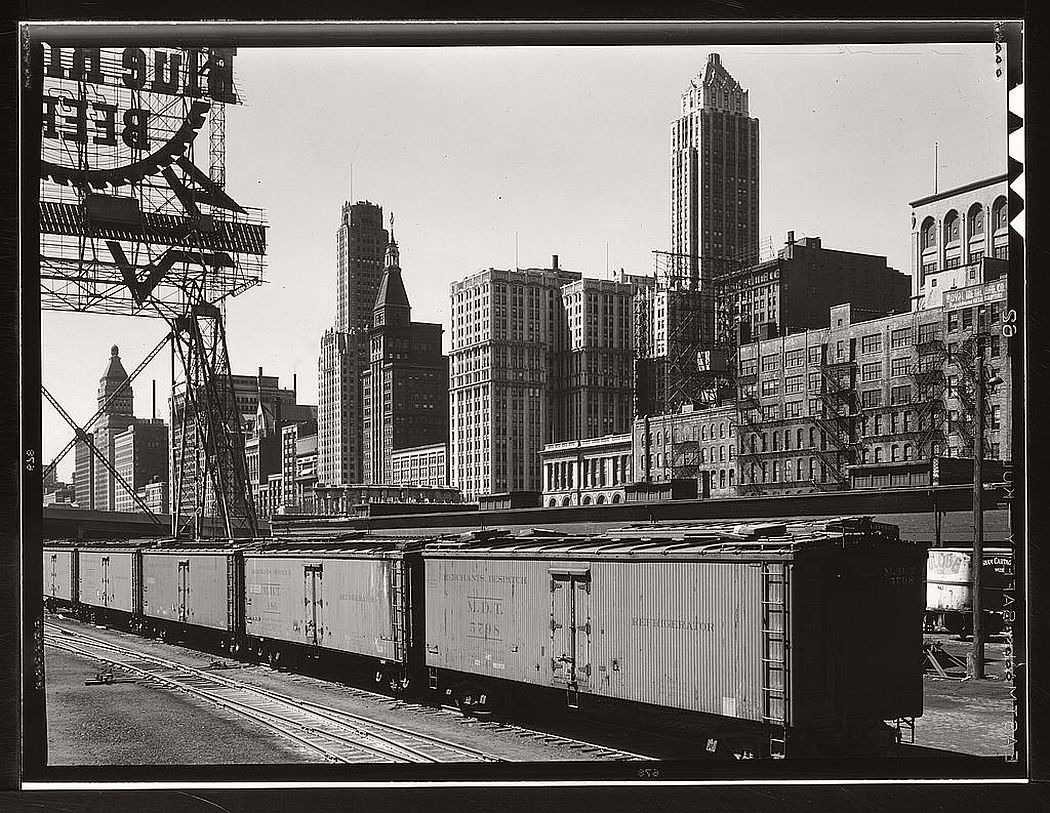 Railway in Chicago (1940s). Photo: The Library of Congress