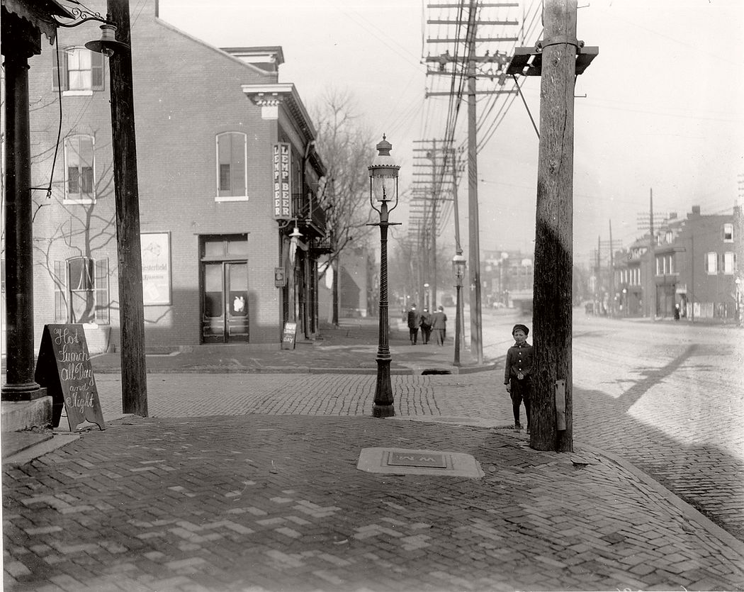 Broadway looking north from Keokuk Street, ca. 1900s