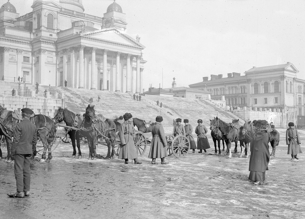 Russian soldiers on Helsinki Senate Square