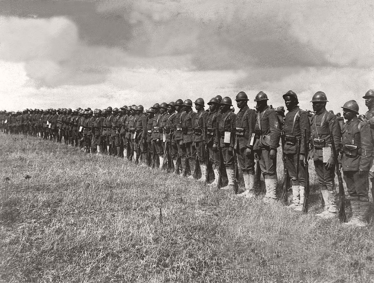 Soldiers of the 369th Infantry Regiment stand at attention, 1918. (Interim Archives/Getty Images)