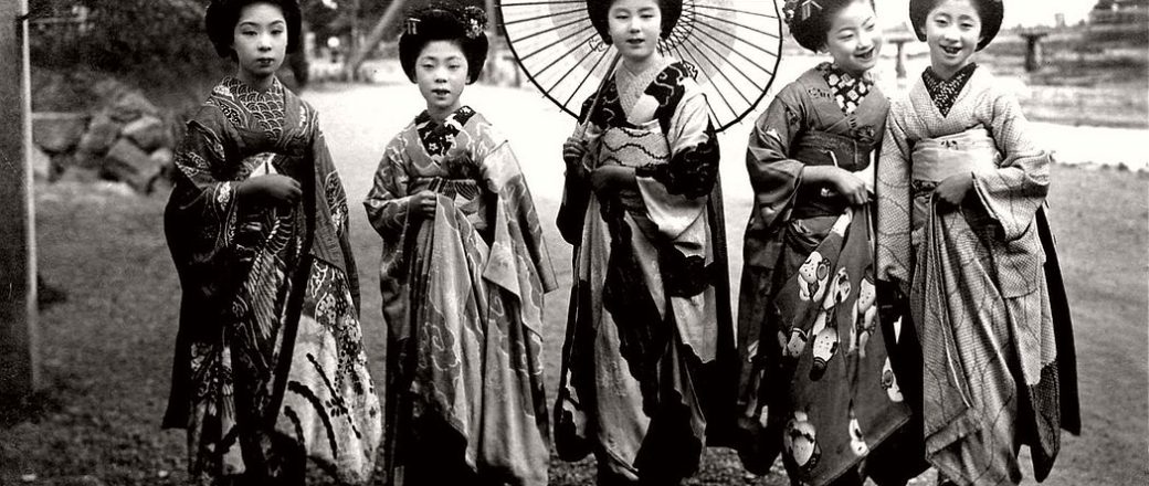 Vintage: Japanese Maikos and Geikos Girls (Taisho Period – 1910s-1920s)