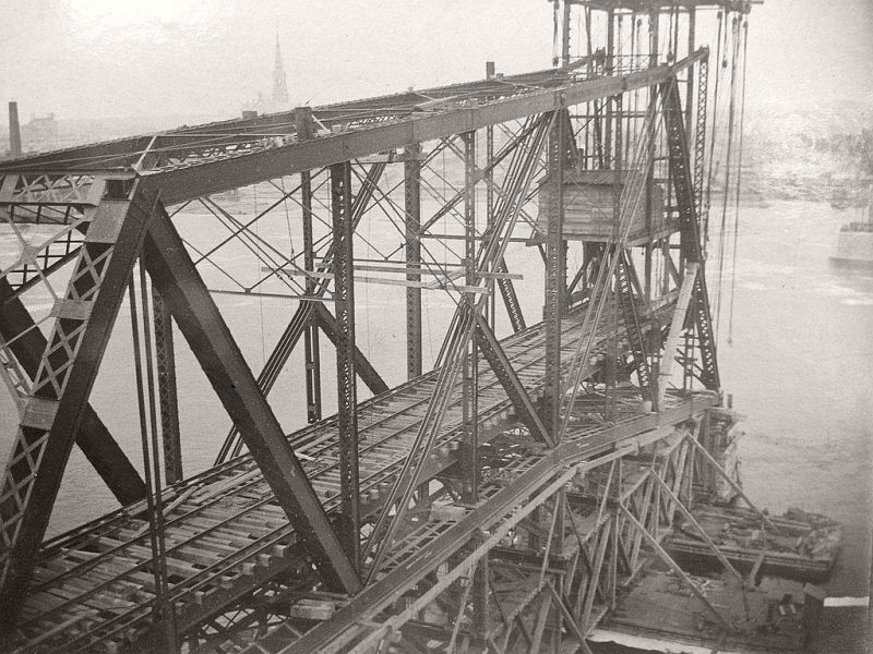 Construction of the Alexandra Bridge, 1898-1900