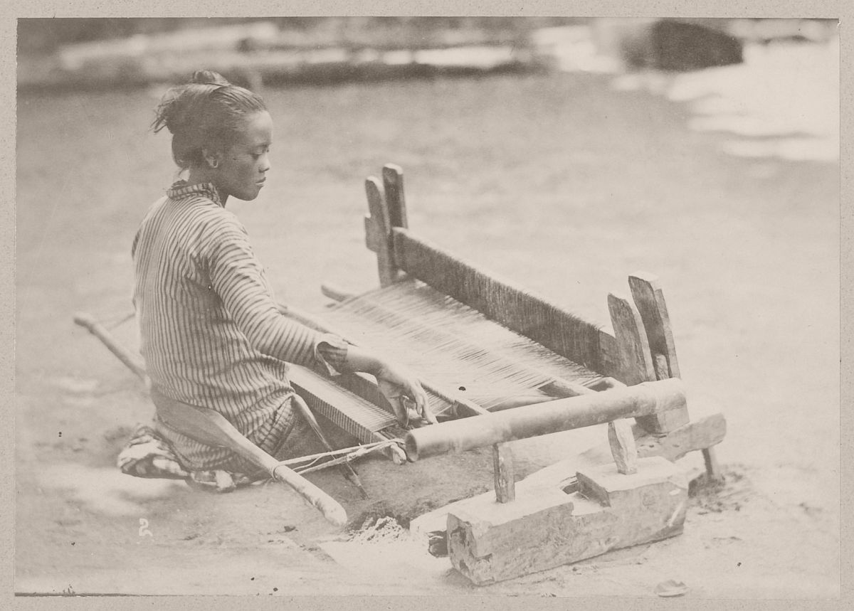 A weaver, presumably at Yogyakarta, circa 1880