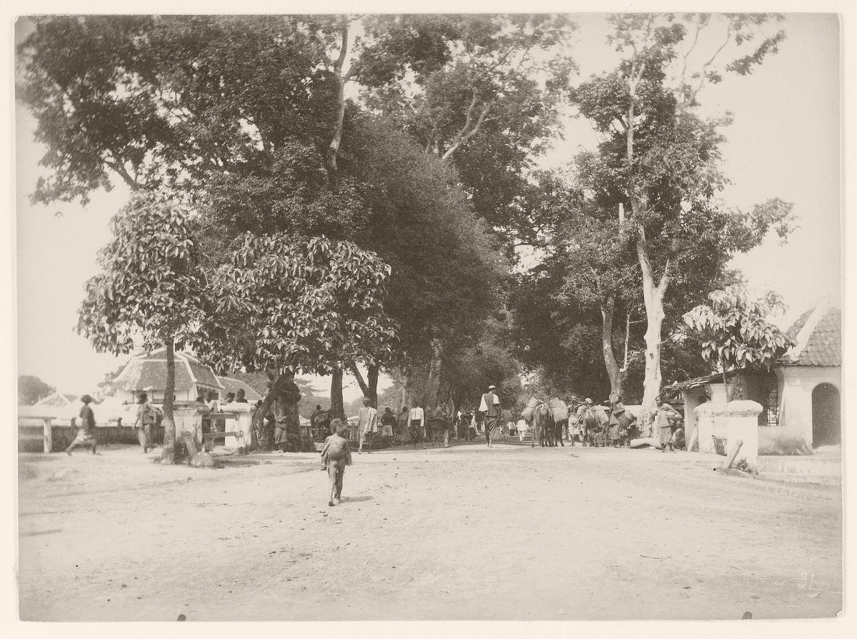Streetscape, presumably at Yogyakarta, 1895
