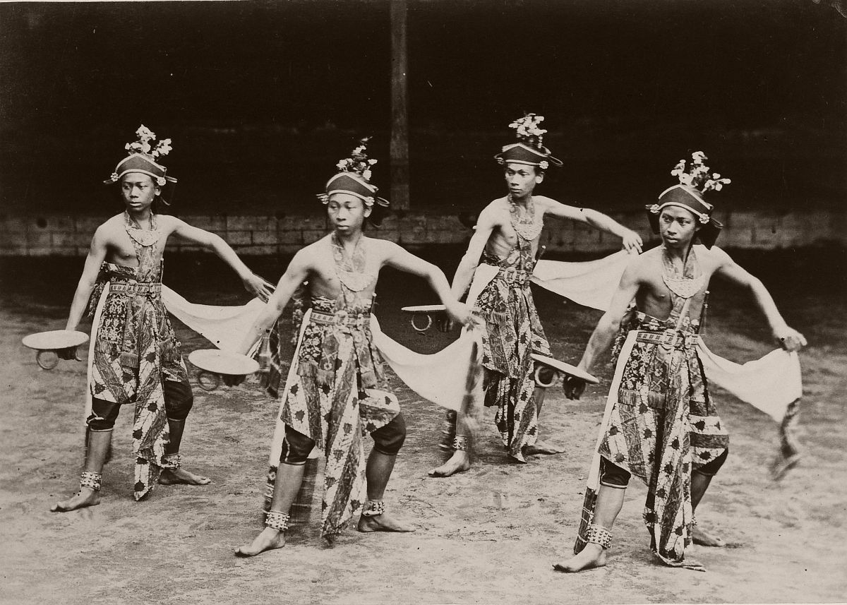Beksan Bondoboyodans at Yogyakarta, circa 1895
