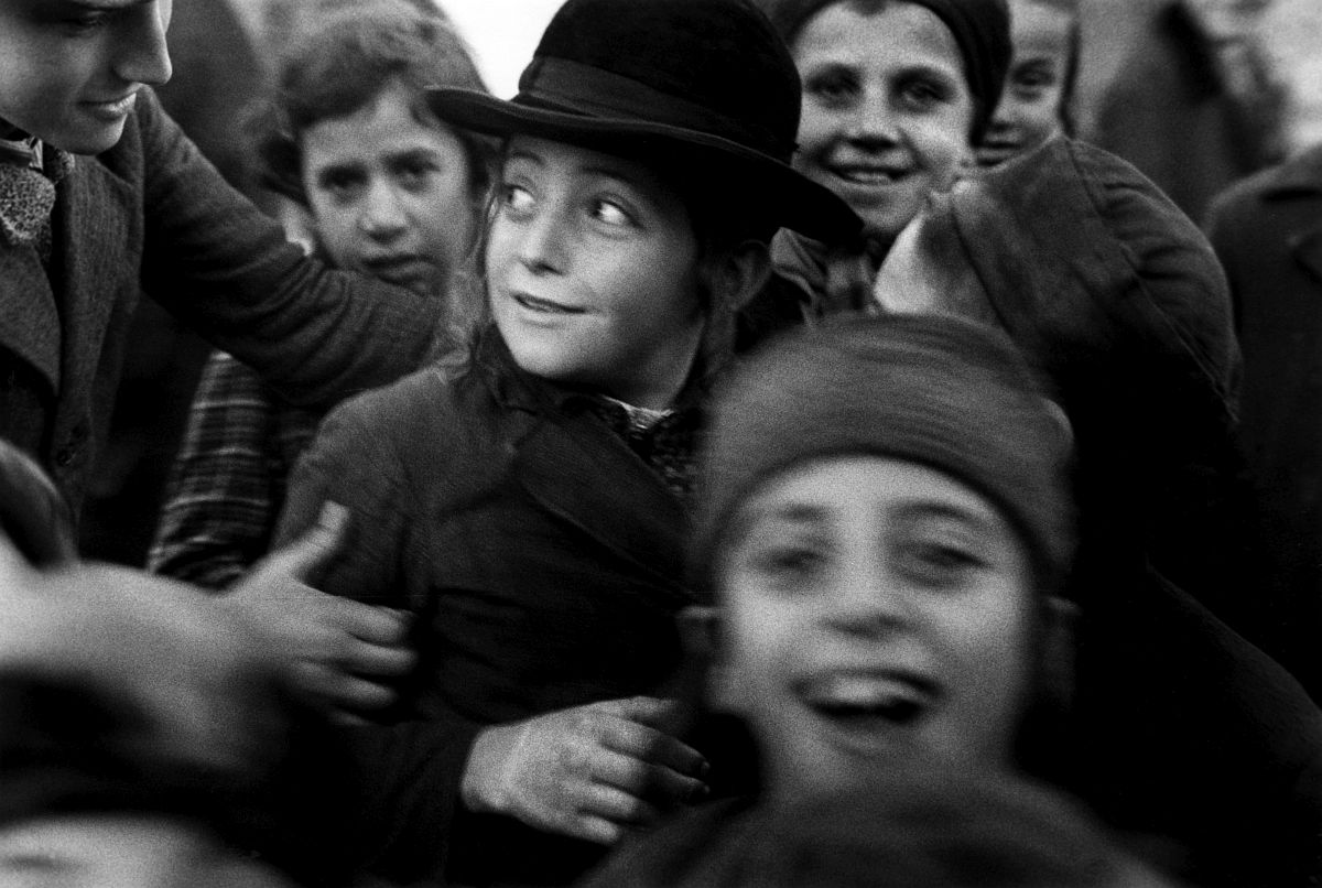 Roman Vishniac, [Jewish schoolchildren, Mukacevo], ca. 1935–38. Gelatin silver print. © Mara Vishniac Kohn, courtesy International Center of Photography. 