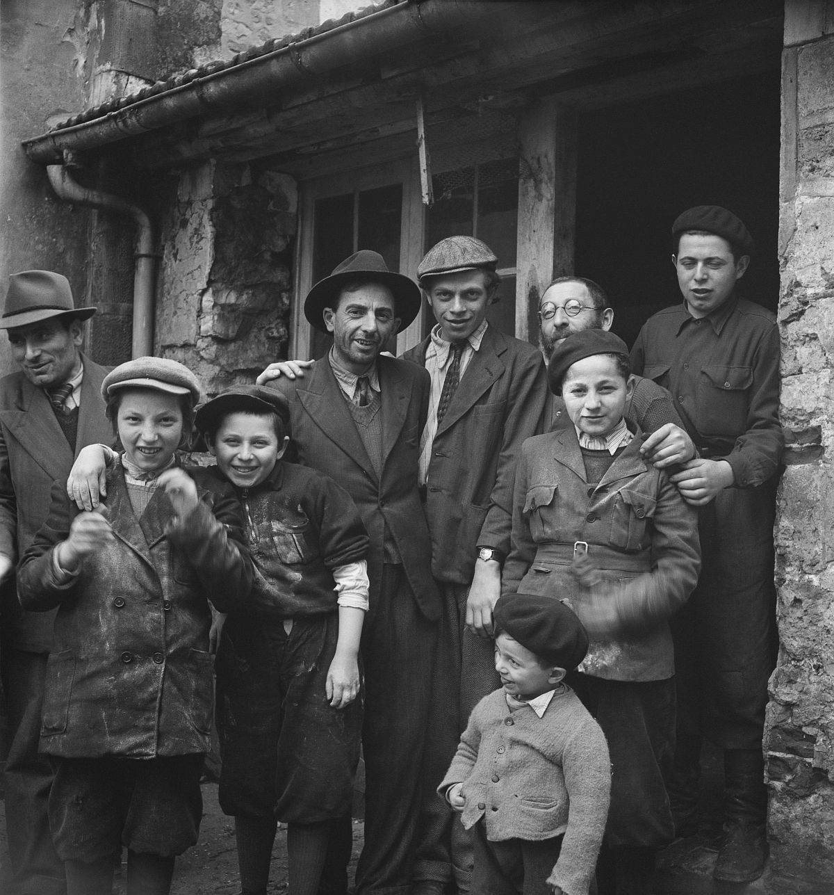 Roman Vishniac, [Holocaust survivors gathering outside a building where matzoh is being made in preparations for the Passover holiday, Hénonville Displaced Persons’ Camp, Picardy, France], 1947. Ink-jet print. © Mara Vishniac Kohn, courtesy International Center of Photography.