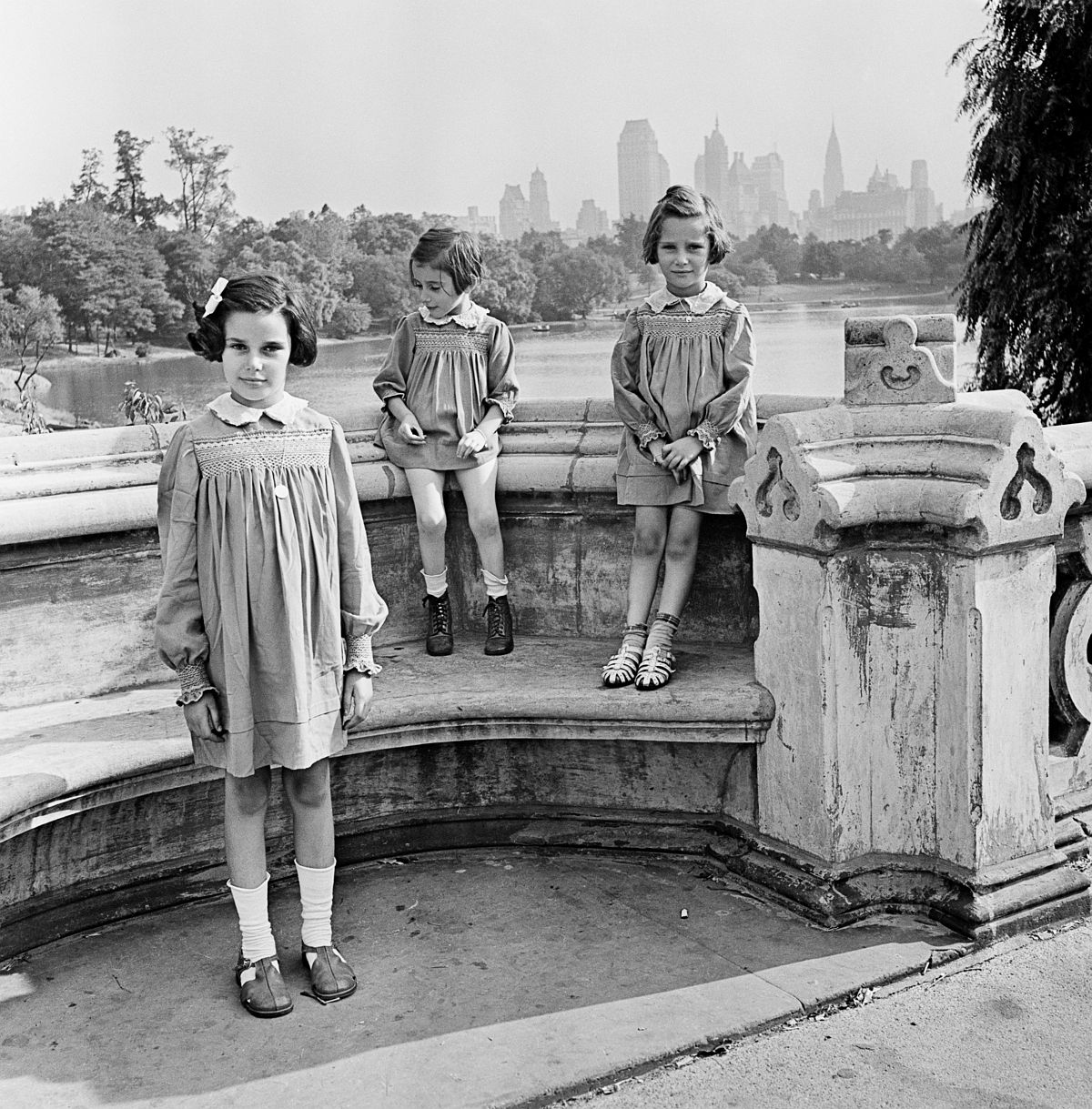Roman Vishniac, [Sisters Marion, Renate, and Karen Gumprecht, refugees assisted by the National Refugee Service (NRS) and Hebrew Immigrant Aid Society (HIAS), shortly after their arrival in the United States, Central Park, New York], 1941. Ink-jet print. © Mara Vishniac Kohn, courtesy International Center of Photography. 
