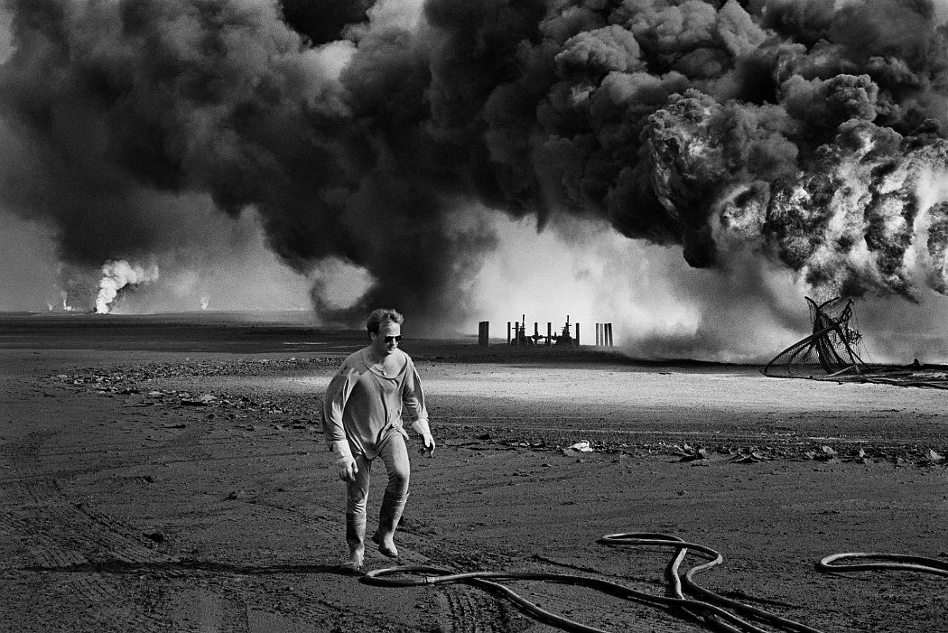 © Sebastião Salgado: Kuwait: A Desert of Fire