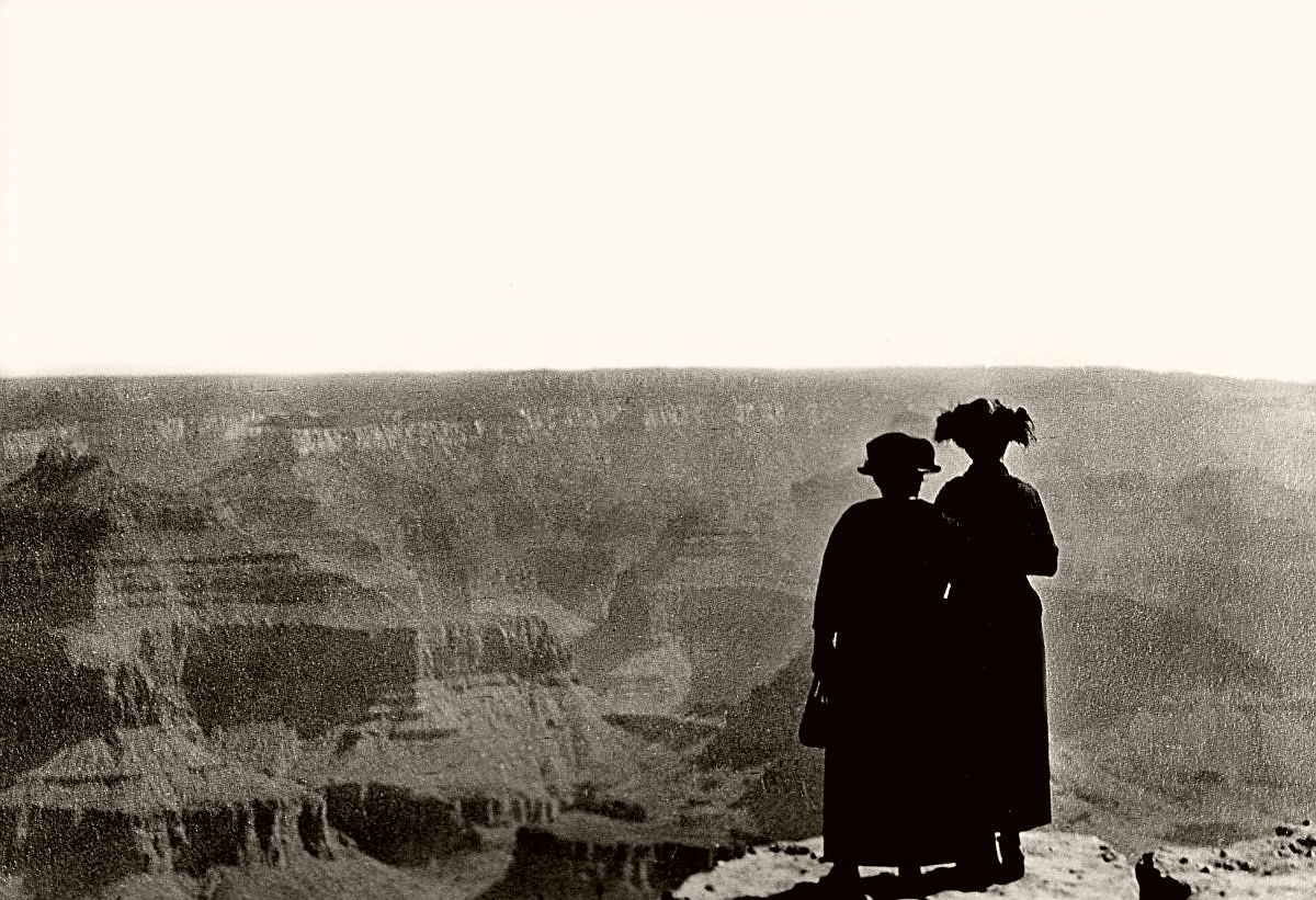 Tourists look out over the Grand Canyon, c.1900. (Jonathan Kirn/Corbis via Getty Images)
