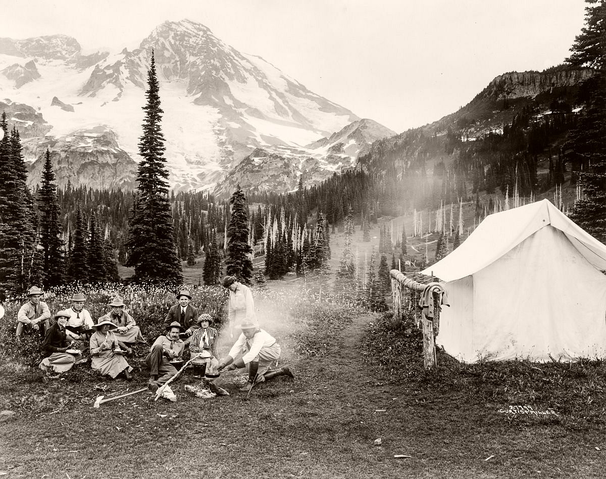 A party of tourists in Mt. Rainier National Park, 1911. (Library of Congress)