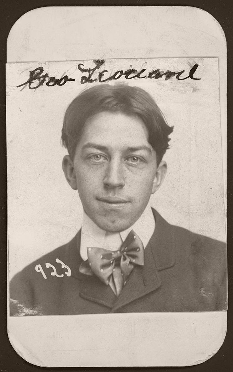 George Leonard appears quite harmless with his boyish looks and freckles. The Omaha bookkeeper was arrested for burglary on December 23, 1901. His large silk bowtie sits slightly askew against his stiffly collared shirt.