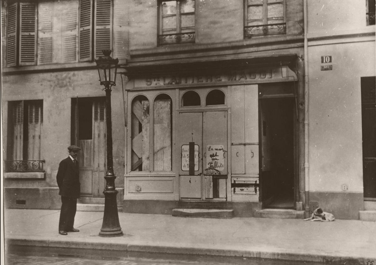 1914. A shop of the Maggi Swiss dairy company looted because suspected of selling poisoned milk, rue de la Tombe-Issoire.