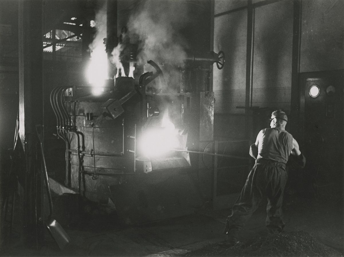 Electric Furnace, Honegger Rüti, 1942. © Jakob Tuggener-Stiftung