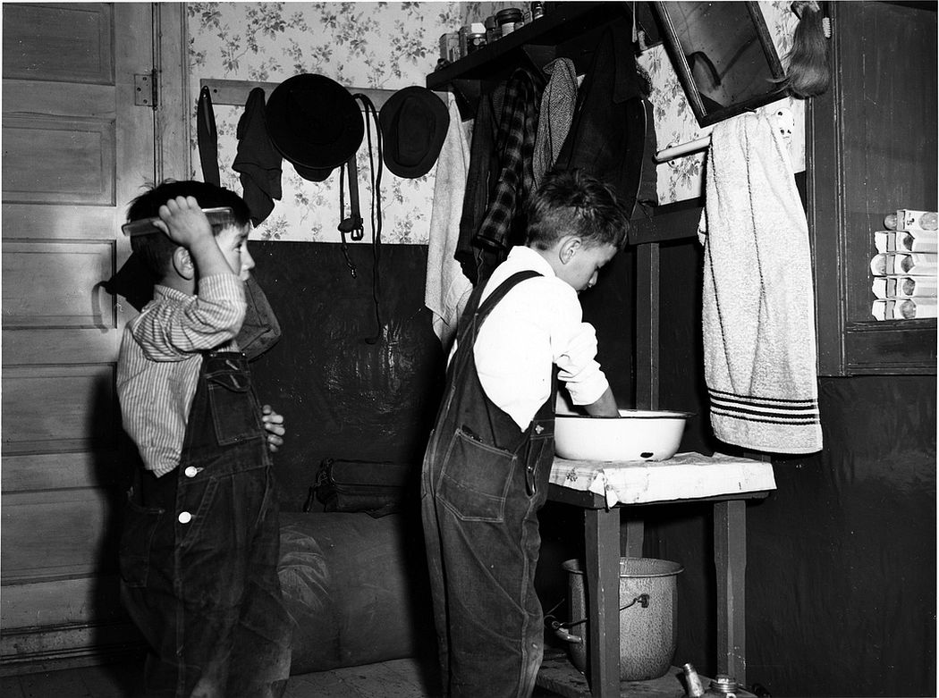 Children in Trampas, New Mexico, 1943