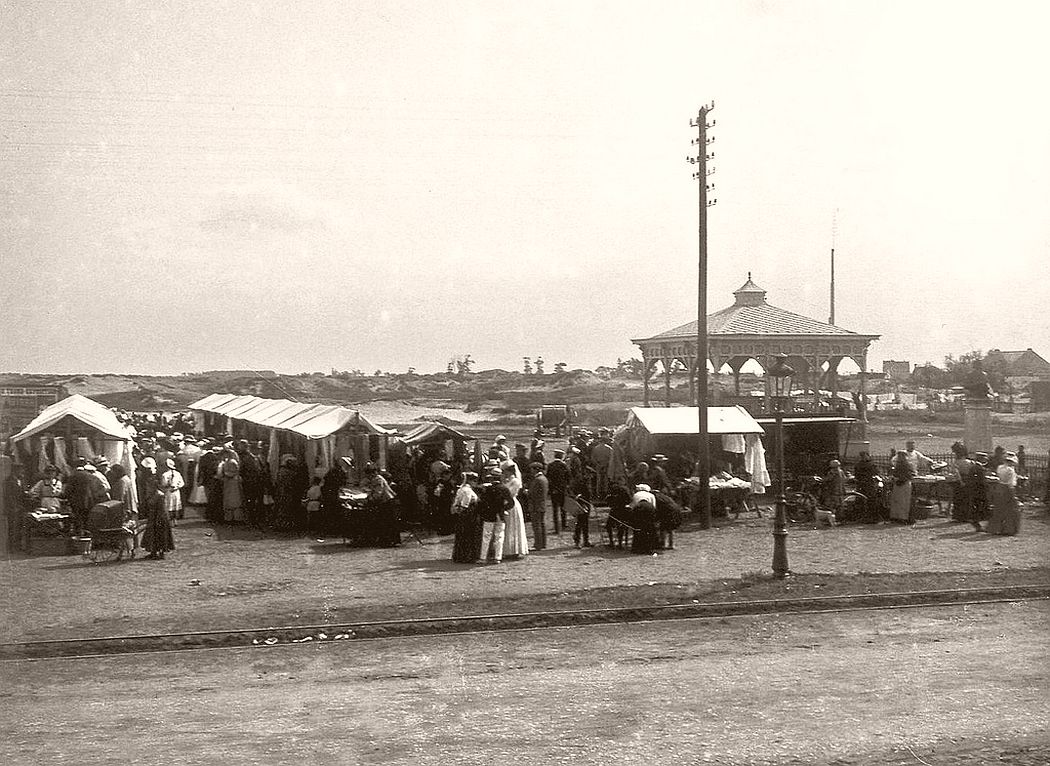 Market place in Knokke Heist, 1906