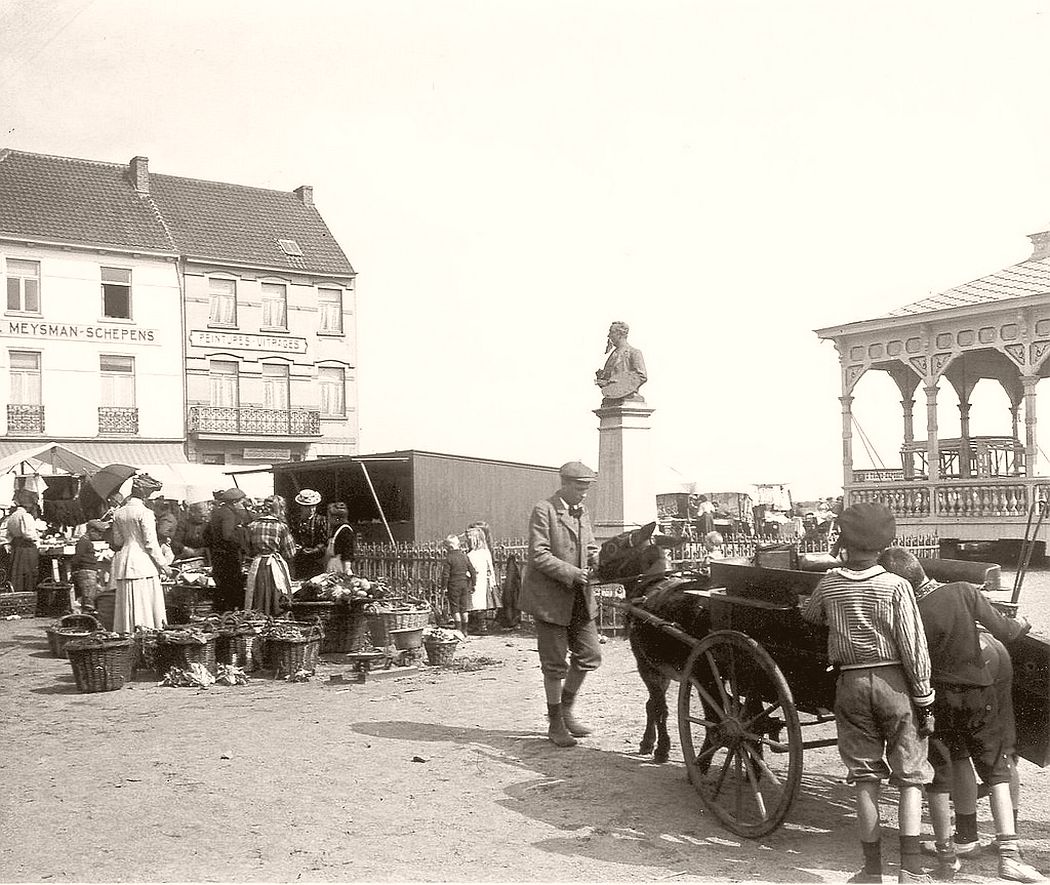 Market place in Knokke Heist, 1906