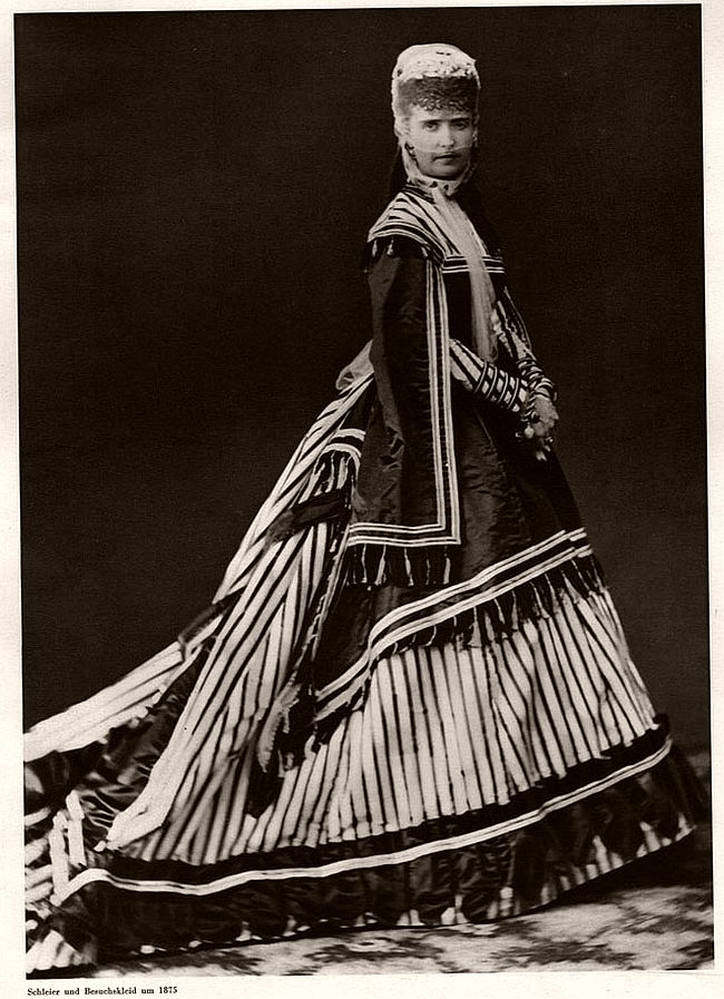 Vintage: Models in Victorian Era (19th Century)