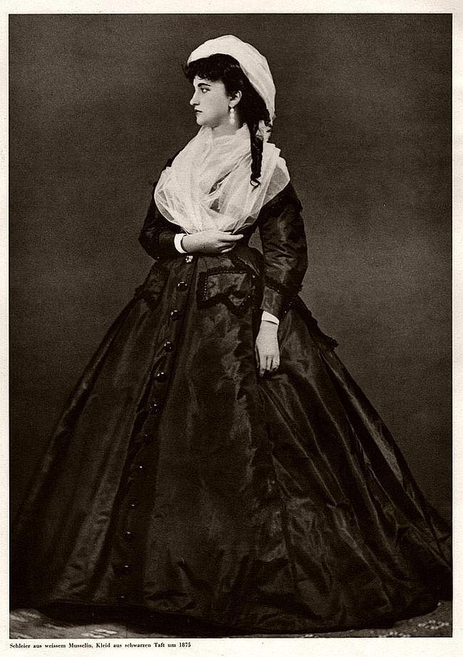 Vintage: Models in Victorian Era (19th Century)