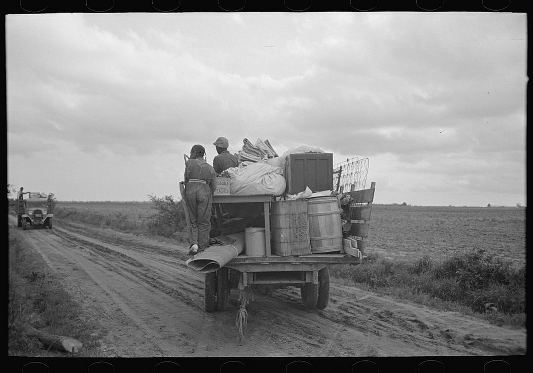 Southeast Missouri Farms. Moving to new farm unit, 1938.