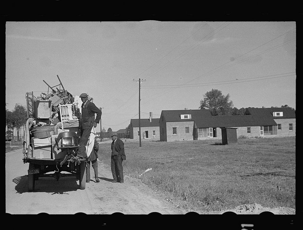Household goods of family moving into Newport News Housing Project, Virginia, 1937.