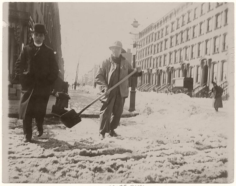 Snow removal, 1896.(Photo courtesy of the NYPL)