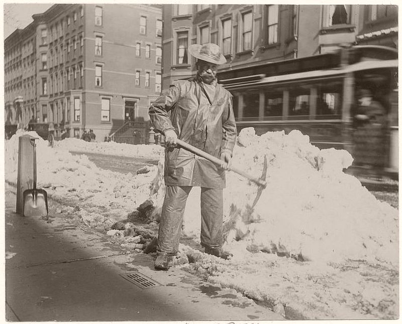 Snow removal, 1896.(Photo courtesy of the NYPL)