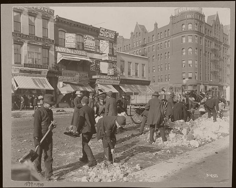 Shoveling at Broadway and 36th, 1898. (Photo courtesy of the Museum of the City of New York, 93.1.1.14276)(Photo courtesy of the NYPL)