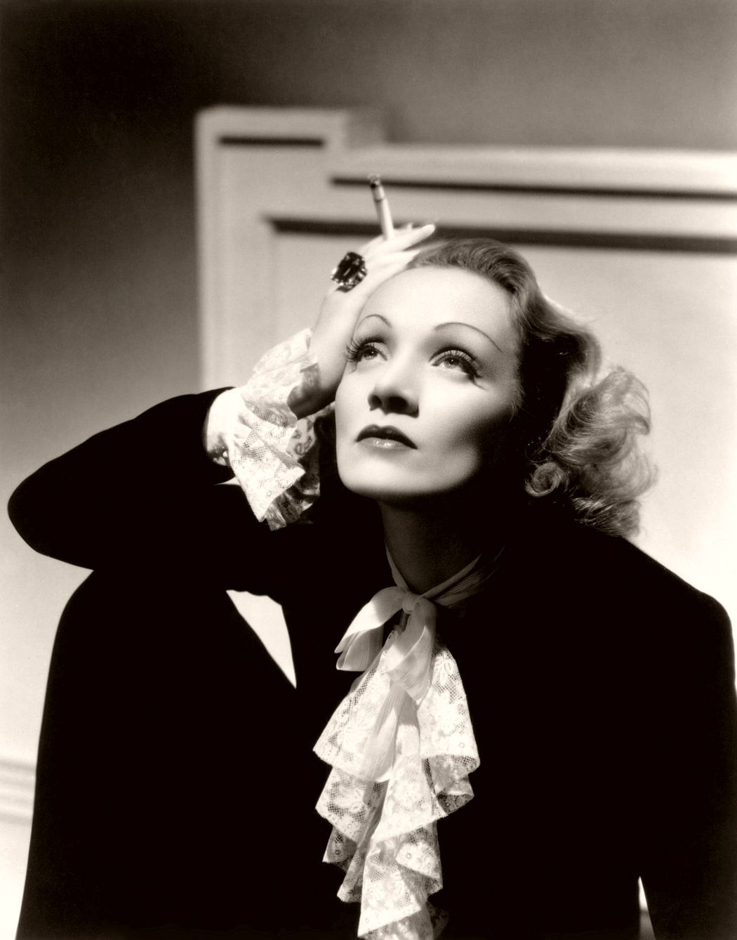 Another actress who defied the pressures of Hollywood was Marlene Dietrich who is famous (among other things) for saying: ‘I dress for myself. Not for the image, not for the public, not for fashion, not for men.’ While also a fan of the humble ball gown, Marlene became the first famous woman in history to rock a tuxedo, with Angelina Jolie and co. taking suit (pun intended) all these years later. We applaud you, Marlene. 1930s fashion trends truly wouldn’t have been the same with her.