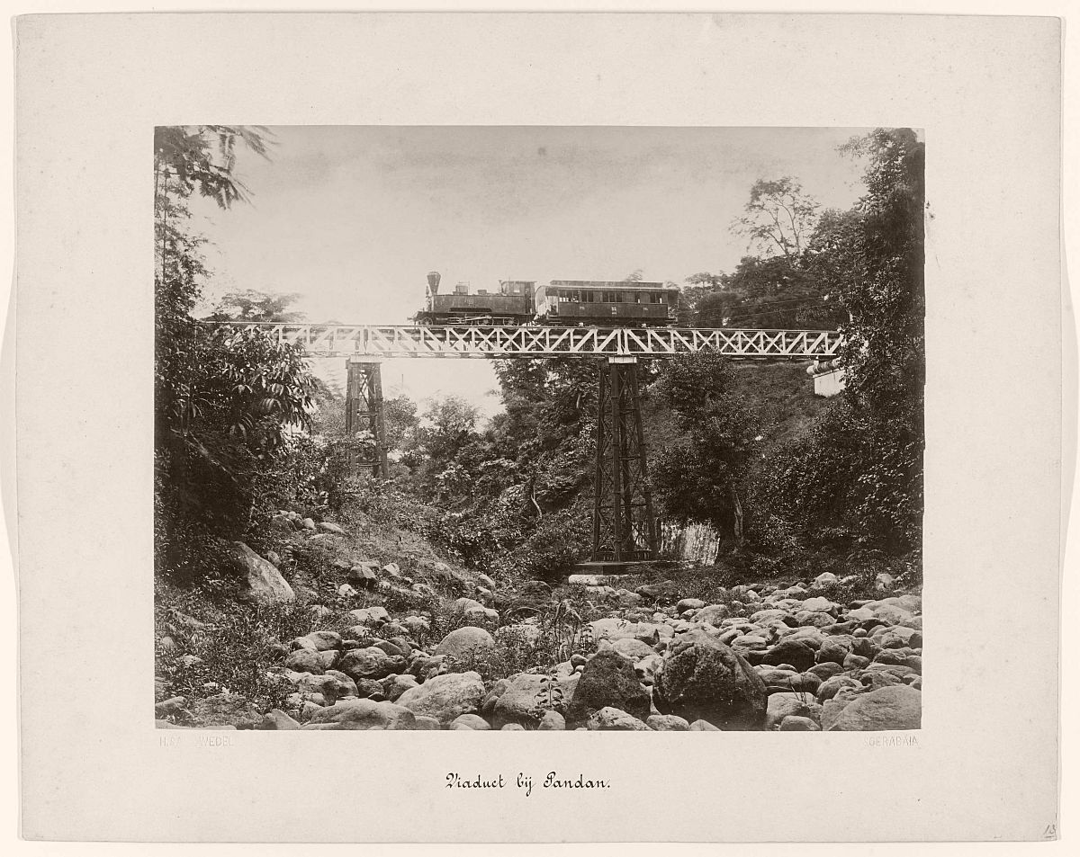 Viaduct bij Pandan.