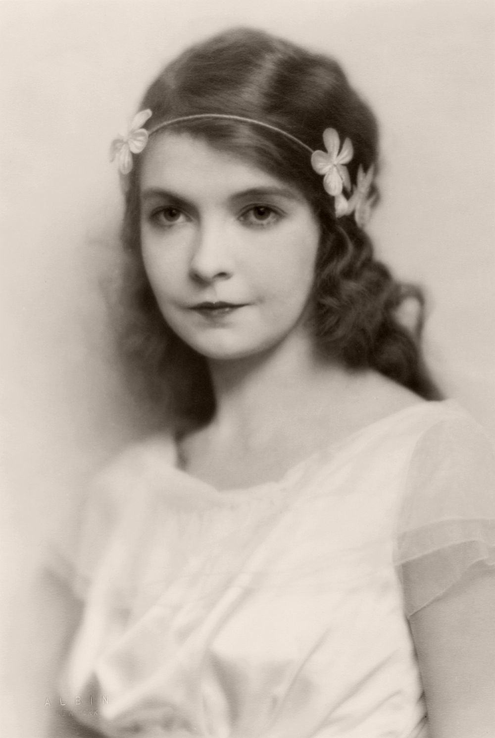 Vintage: Portraits of Lillian Gish (1920s)