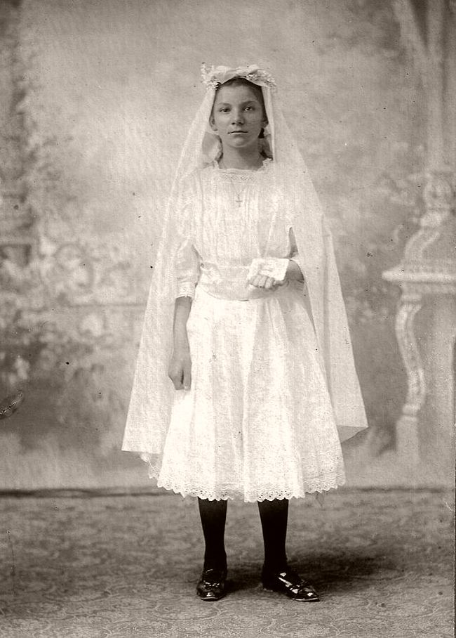 Vintage: Portraits of Girls in Their First Communion (Edwardian era)