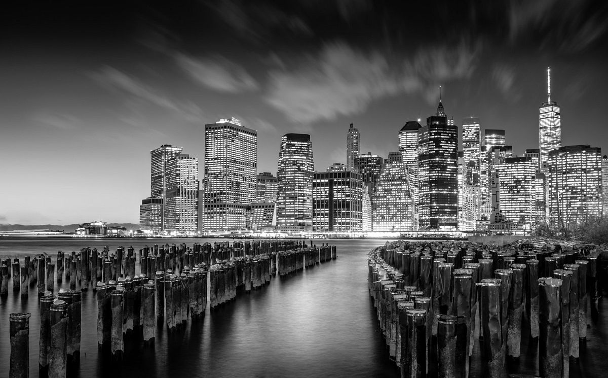 © New York by Serge Ramelli, published by teNeues, www.teneues.com. VIEW OF MANHATTAN FROM BROOKLYN, Photo © 2015 Serge Ramelli and YellowKorner
