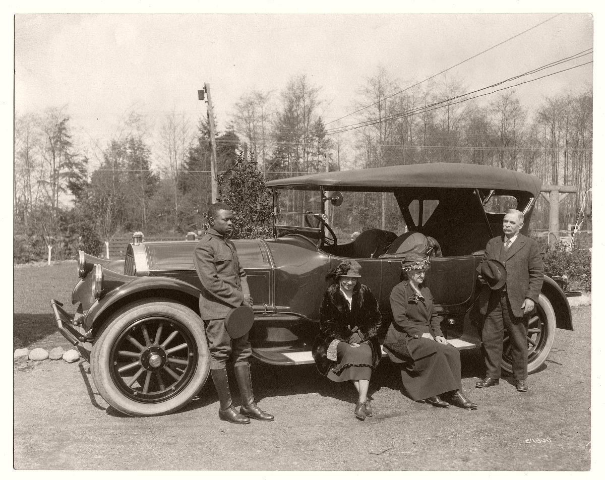 Unidentified family with a chauffeur driven 1919-1920 Pierce Arrow, Series 51