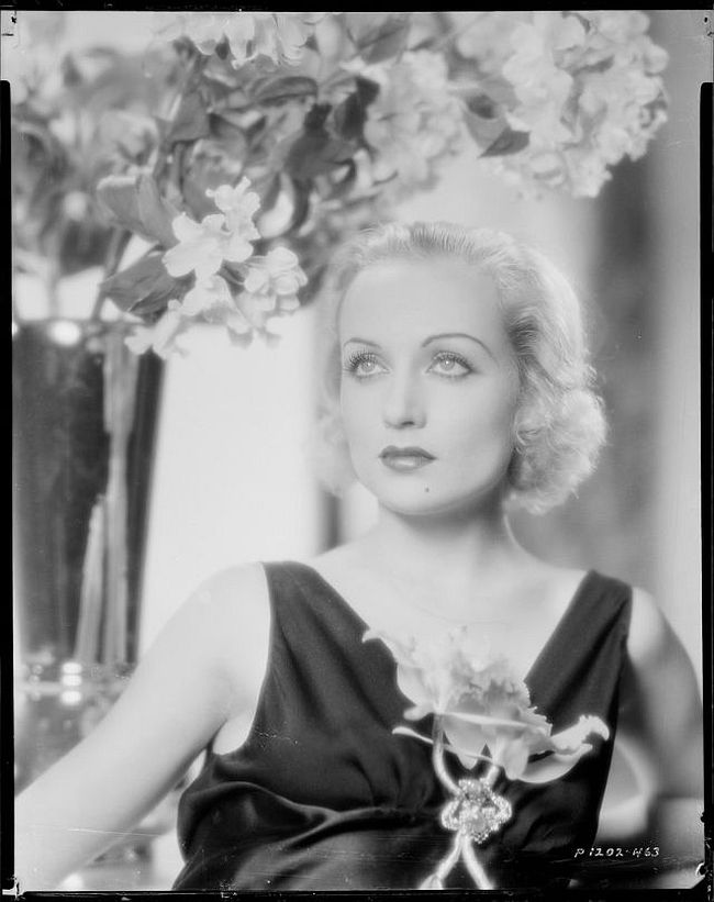 Vintage: Glass Plate Negatives of Carole Lombard (1930s)