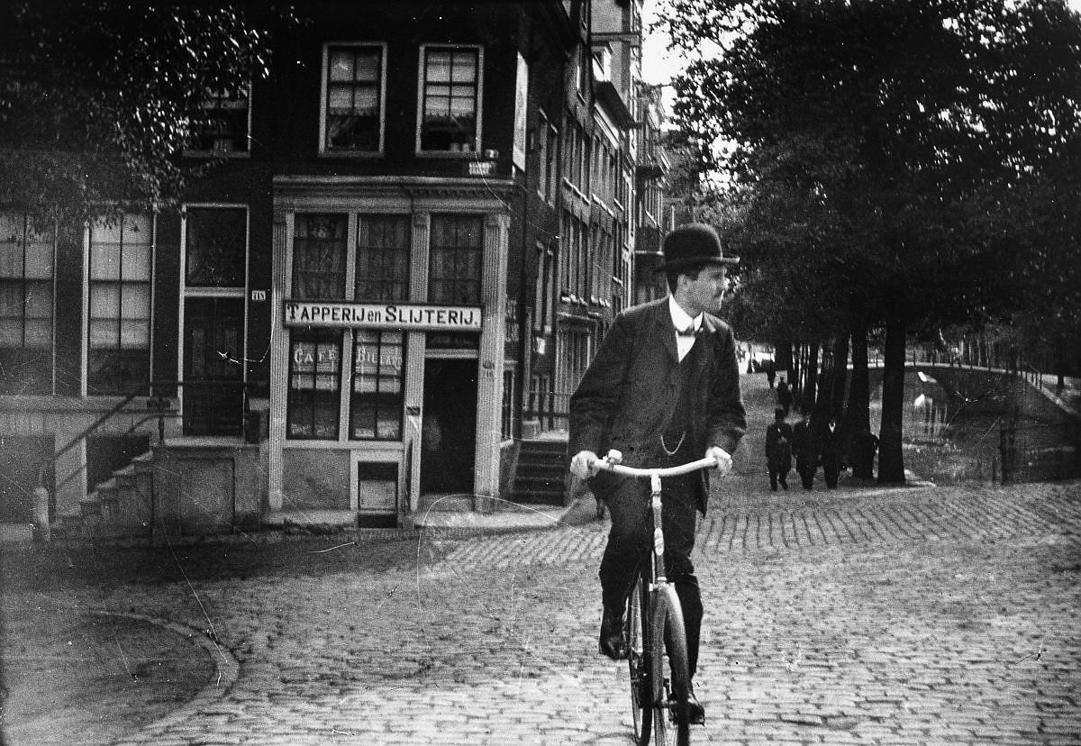 A cyclist on the Prinsengracht.