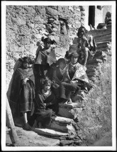 Vintage: American Indian Girls (1900s) | MONOVISIONS - Black & White ...