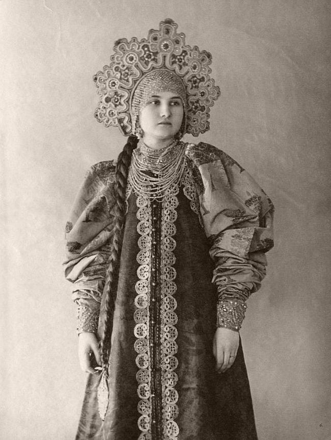 Vintage: Russian Beauties in Traditional Costumes (late 19th
