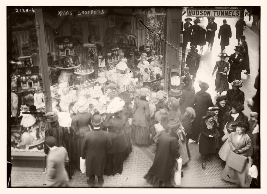 Vintage: Christmas Shopping in the past | MONOVISIONS - Black & White ...