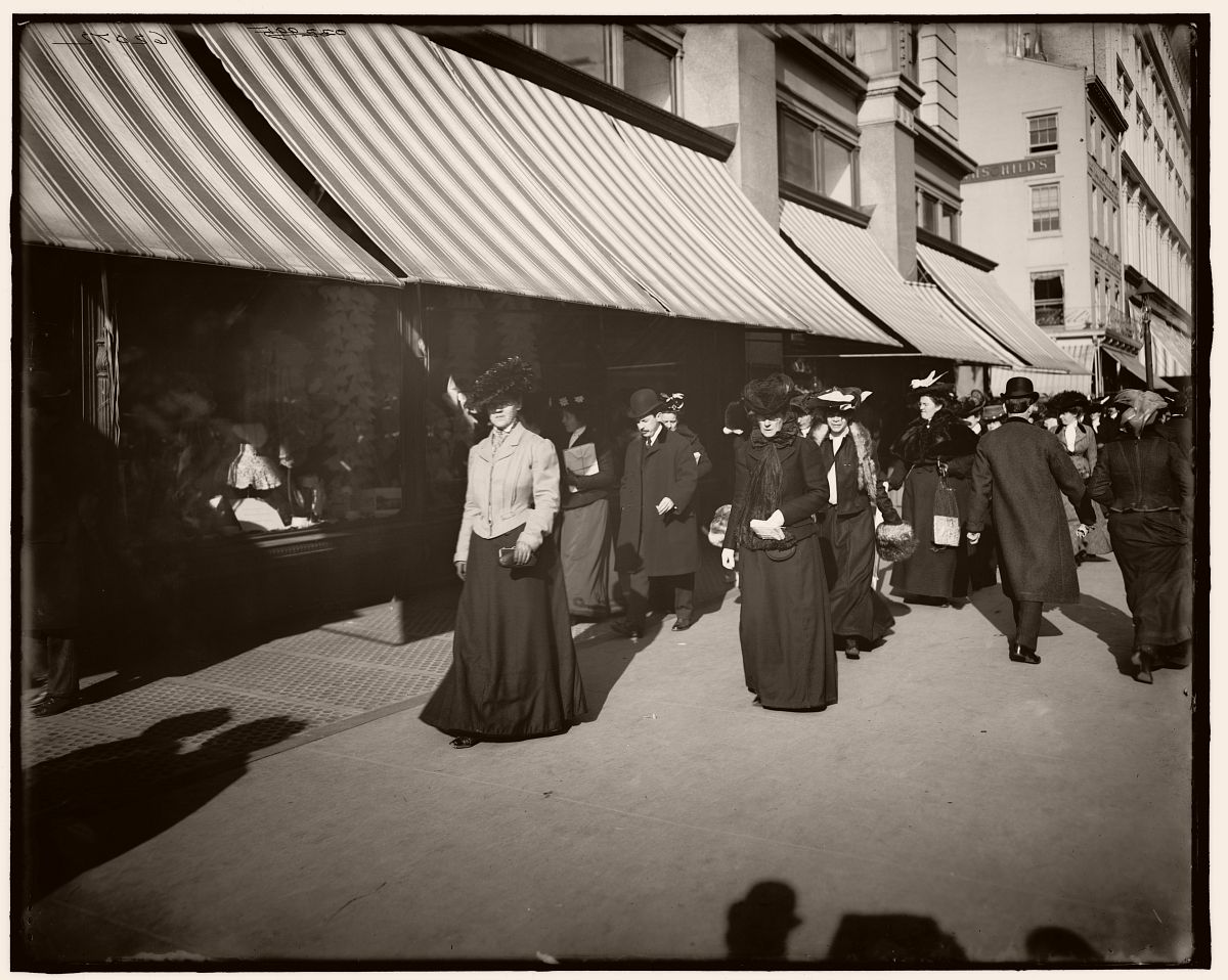 Christmas shoppers on Sixth Avenue, New York, ca 1905