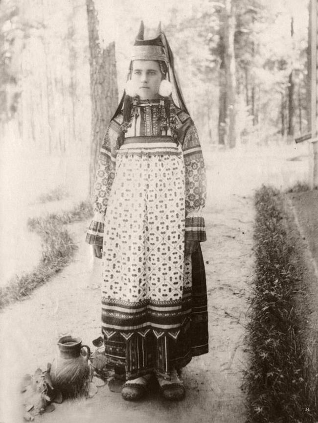 Vintage: Russian Beauties in Traditional Costumes (late 19th Century)