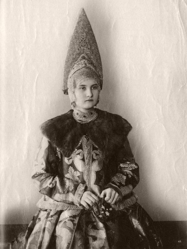 Vintage: Russian Beauties in Traditional Costumes (late 19th Century)